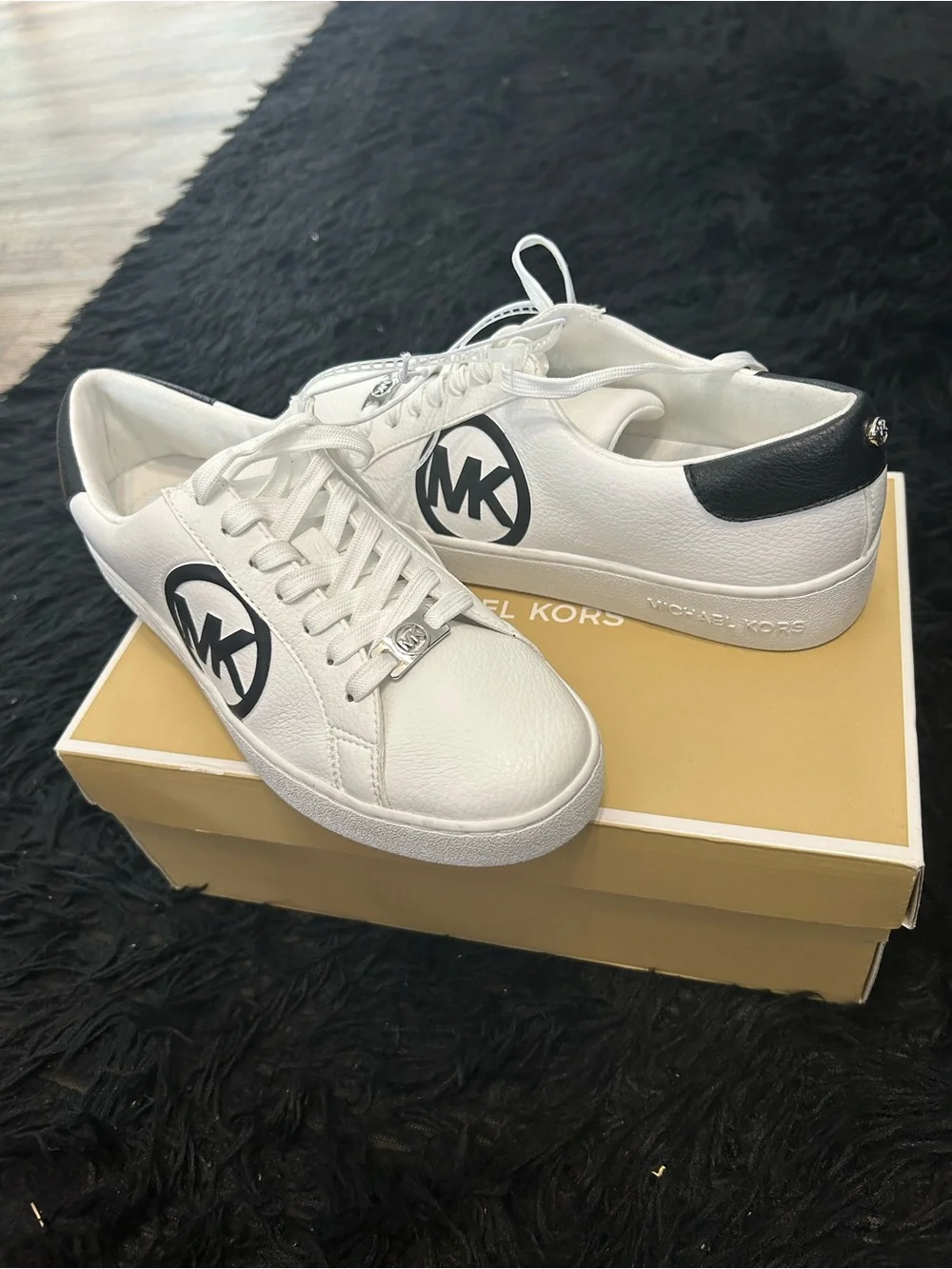MICHAEL KORS white Mk black logo lace up shoes sneakers women’s 7 new